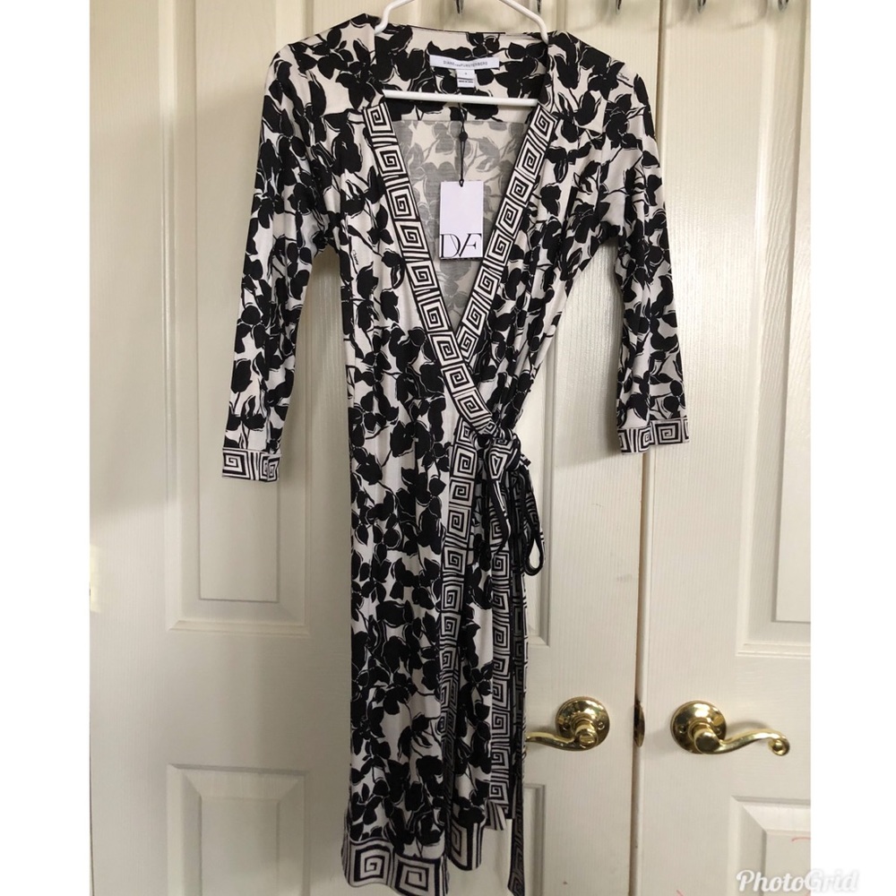 NWOT DVF wrap dress tag is missing